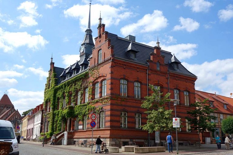 Das Rathaus von Plau am See