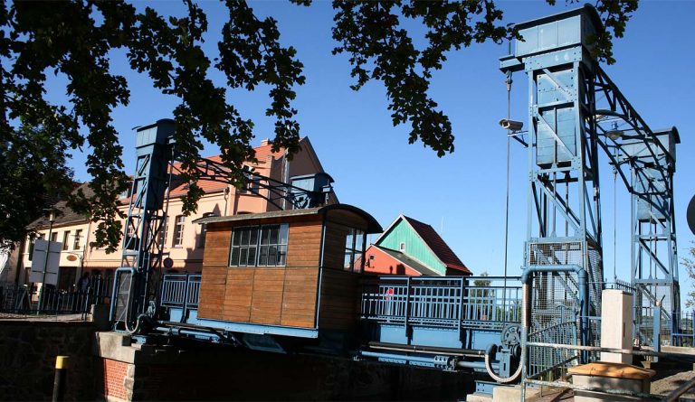 Die Plauer Hubbrücke