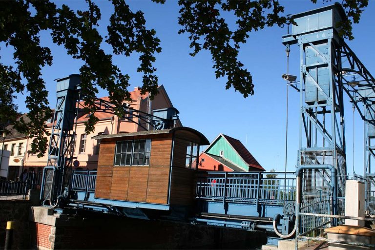 Die Plauer Hubbrücke